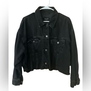 Abercrombie & Fitch cropped raw hem denim jacket/XL